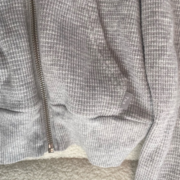 TNA Light Gray Textured HoodieNWOT - Picture 6 of 7